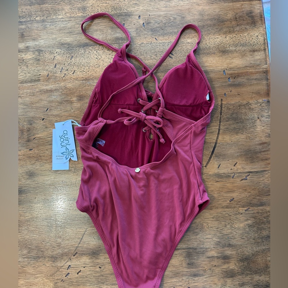 Quintsol One Piece - Picture 2 of 2